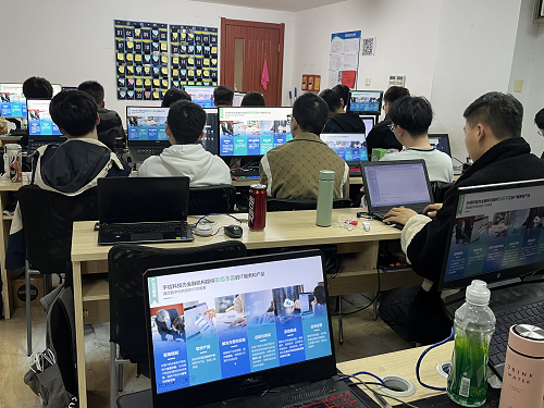 宇信科技華東區主管親臨千鋒教育杭州校區，開展企業宣講與信息咨詢服務